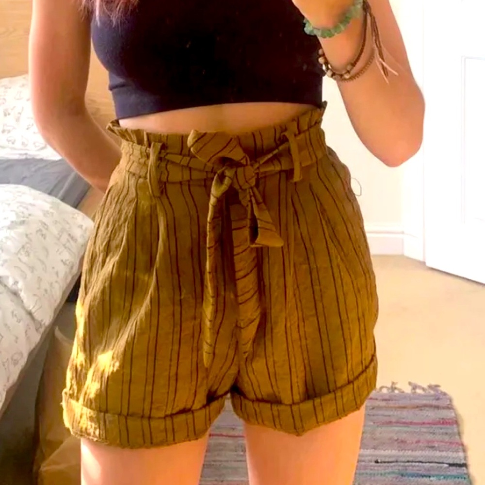 ⭐️ 5/$25 ⭐️ H&M Striped Brown Paperbag High Waisted Shorts